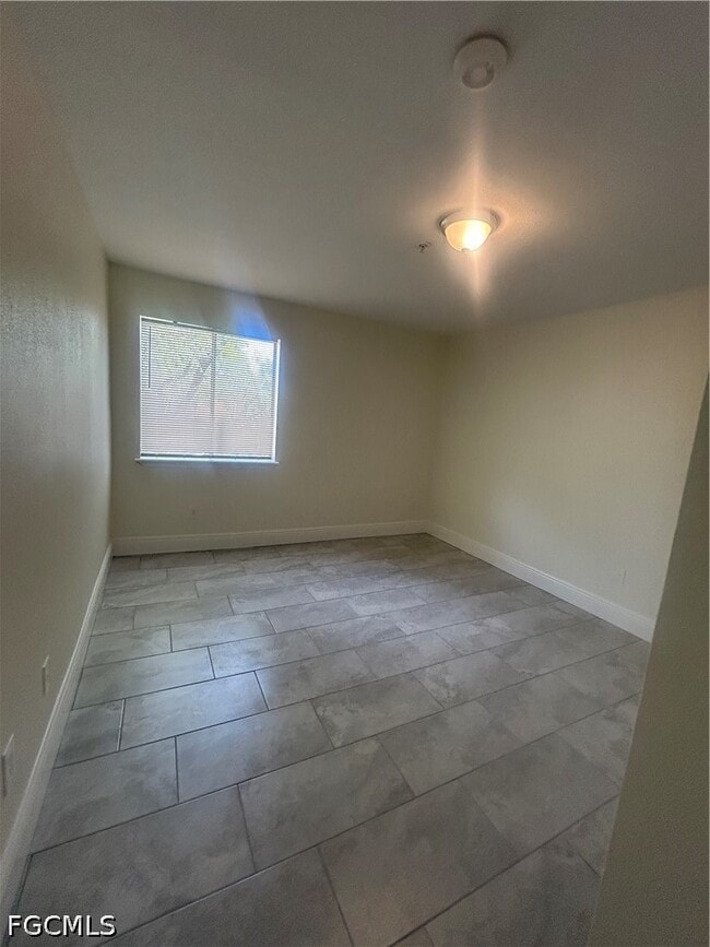 Building Photo - 2875 Winkler Ave
