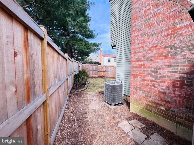 Building Photo - 305 Gundry Dr