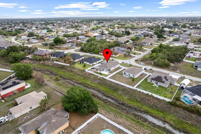 Building Photo - 681 SW Millard Dr