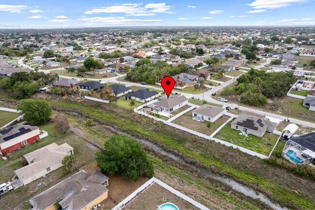Building Photo - 681 SW Millard Dr