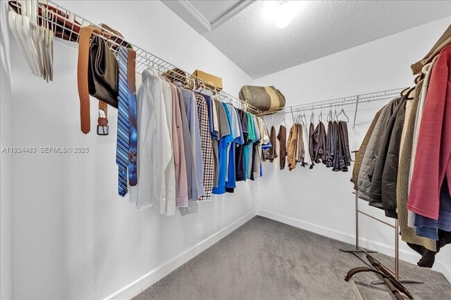 Building Photo - 1004 Willow Pl