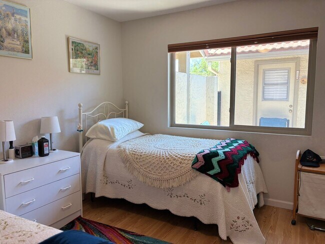 Building Photo - Beautifully updated 2 bedroom with large den/office area. In Leisure World a 45+ Active Adult Res...