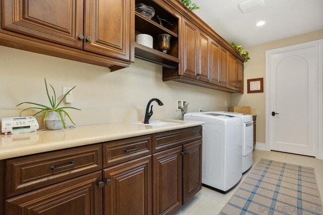 Building Photo - 10879 Equestrian Ridge Ct