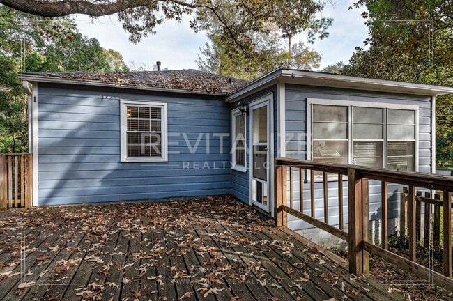 Building Photo - Updated 2 Bed 1 Bath Cottage in Established Neighborhood!