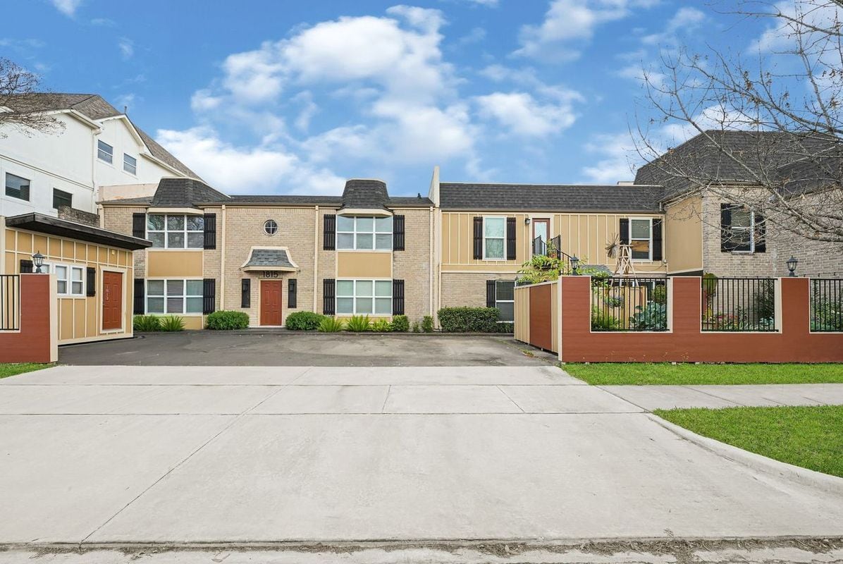 Building Photo - 1817 Commonwealth St