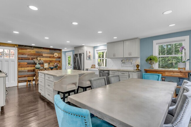 Building Photo - 32 Twin Bridge Rd