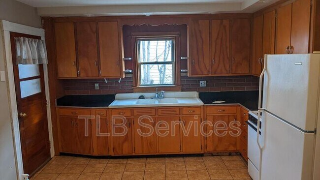Building Photo - 221 3rd St