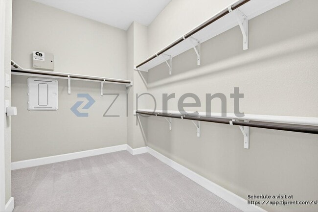 Building Photo - 2900 Blf Crk Dr