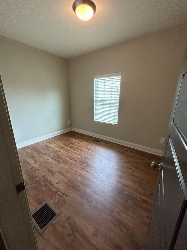 Building Photo - PRE-LEASING FOR AUGUST 2026!