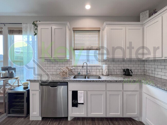 Building Photo - Beautiful 3B/2.5B Home in Mcallen ( Tres Lagos  Community )