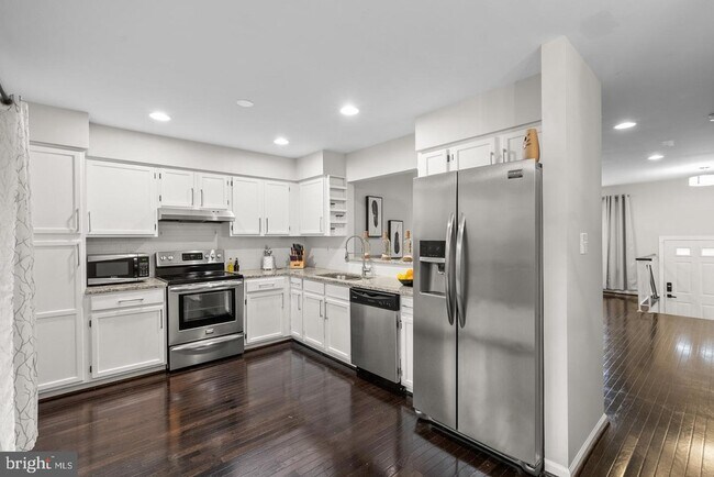 Building Photo - 18005 Sunset Lake Ct