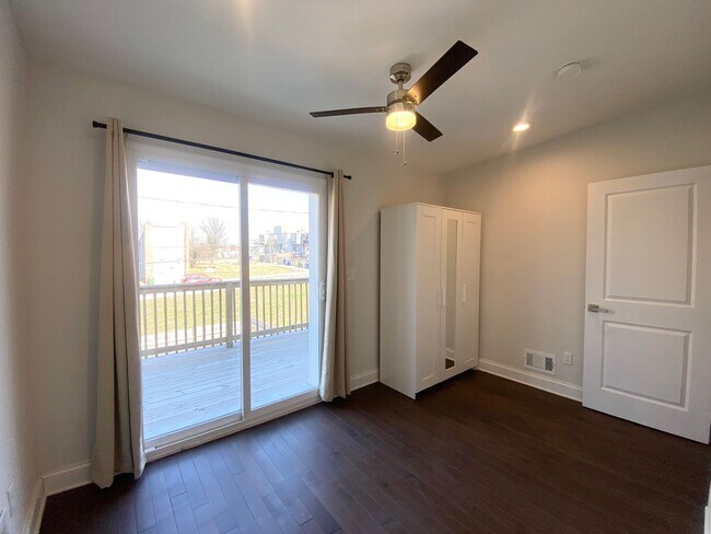 Building Photo - FOR RENT - 2BR/2.5BA Townhome