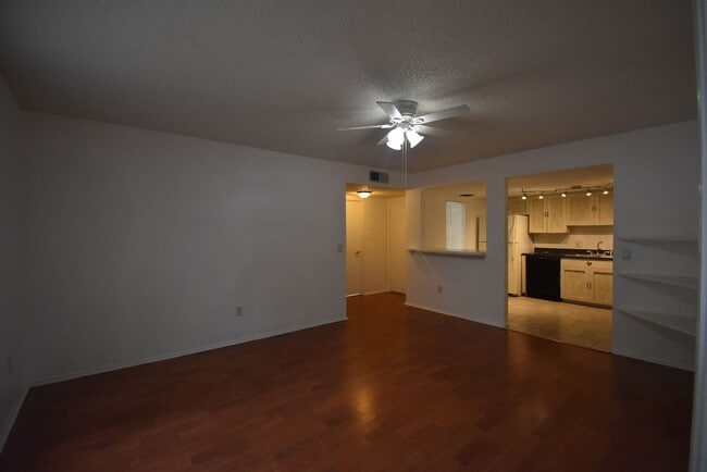 Building Photo - OCALA: $225 OFF FIRST FULL MONTHS RENT!! 2...