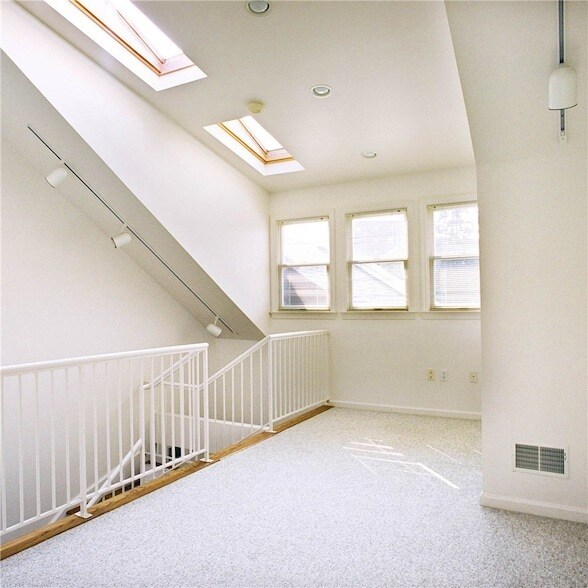 Building Photo - 326 Hailman St