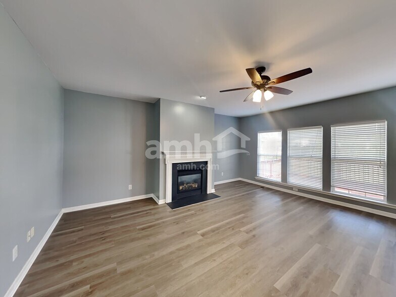 Building Photo - 116 Camerado Ln