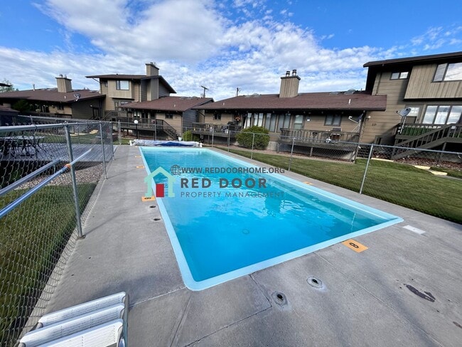 Building Photo - 2 Bed, 1 Bath Condo with Community Pool – $1,800/Month