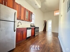 Building Photo - 886 Franklin Ave