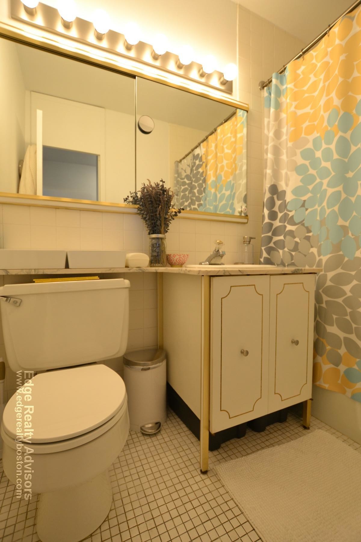 Building Photo - 65 E India Row