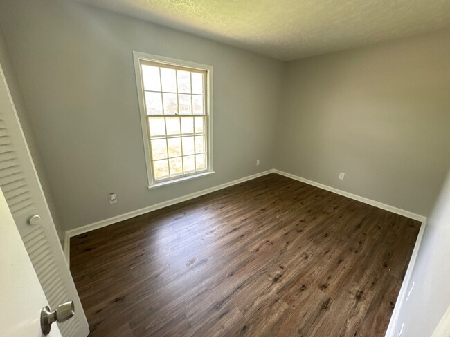 Building Photo - 6907 Longlake Dr