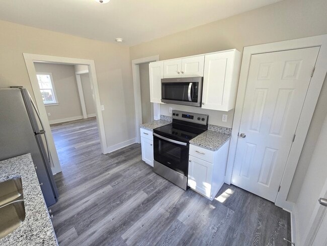 Building Photo - 9447 Peachtree St