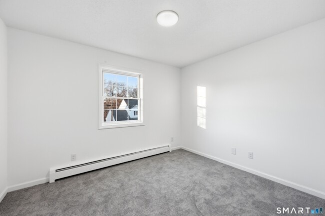 Building Photo - 70 Victoria Ct