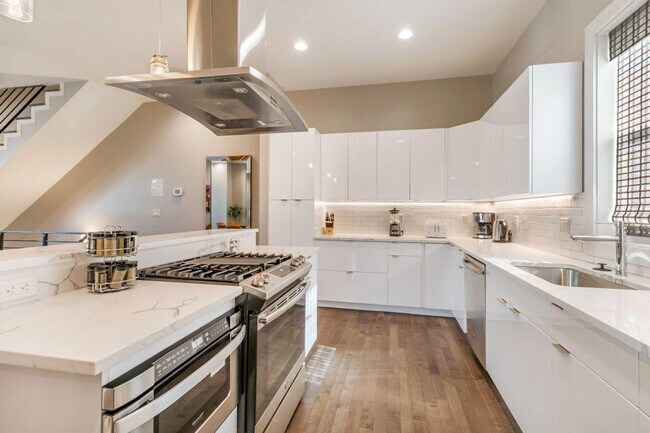 Building Photo - 3737 Bienville Ave