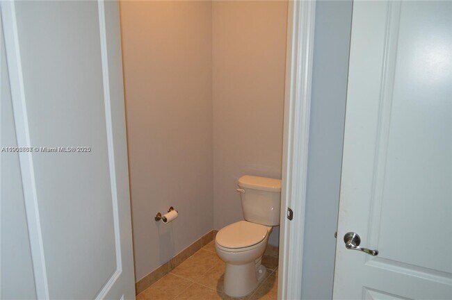 Building Photo - 5228 SW 77th Way