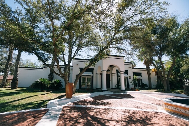 Building Photo - 415 Merlin Rd