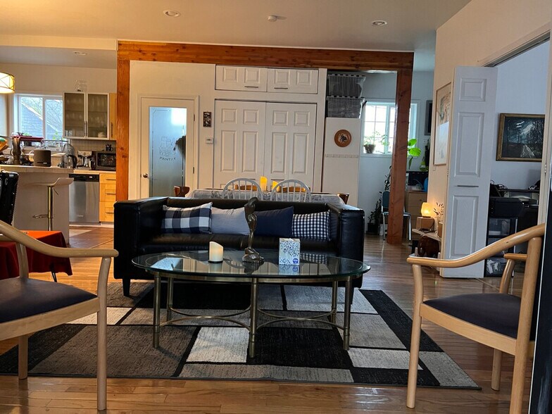 Building Photo - 938 21st Ave