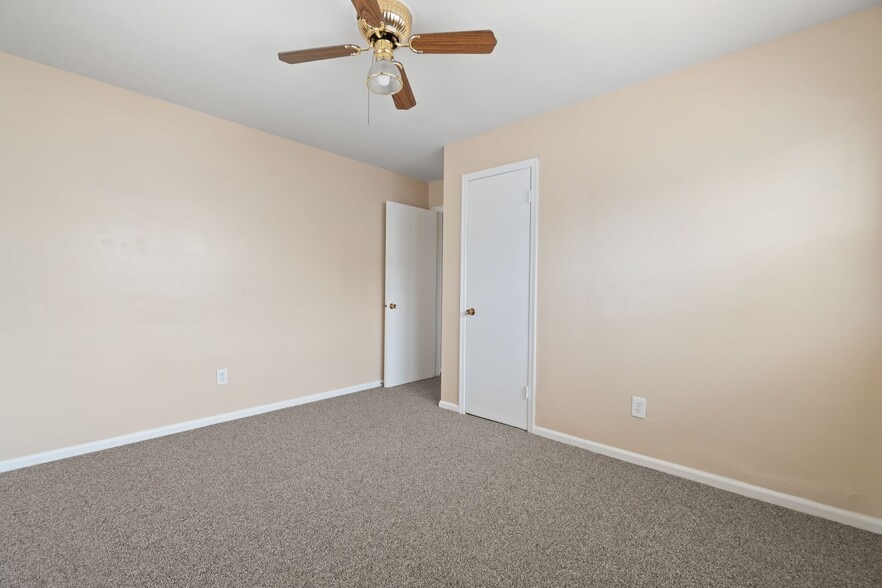 bedroom 2- 2nd view - 208 N Park St