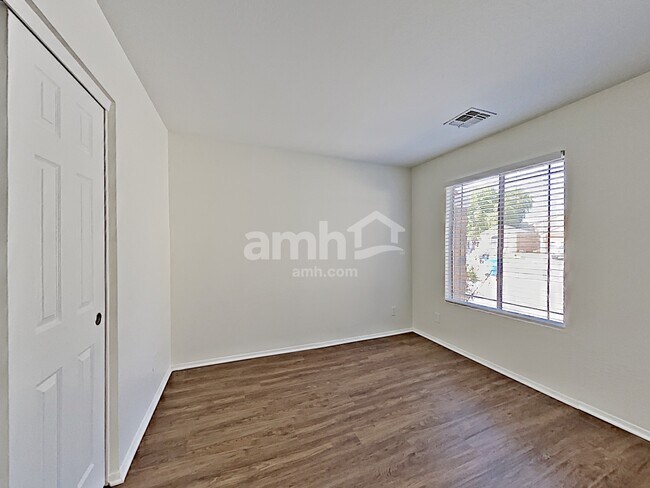 Building Photo - 10525 W Hughes Dr