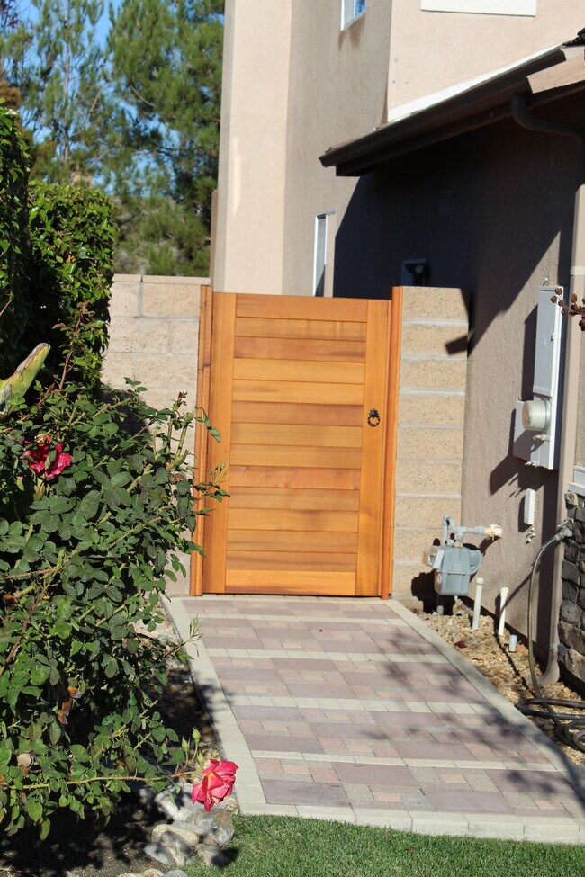 Building Photo - 35703 Date Palm St