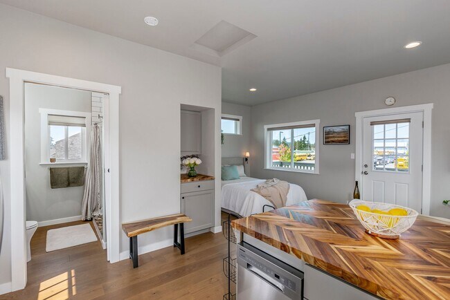 Building Photo - 431 Ave F