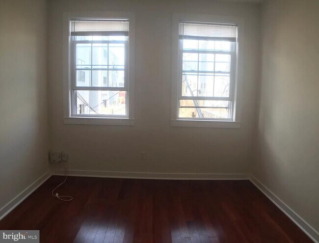 Building Photo - 2631 W Girard Ave