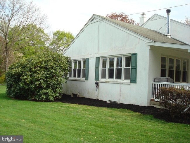 Building Photo - 1346 Faucett Dr