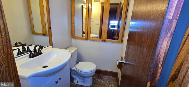 Building Photo - 9004 Flicker Pl