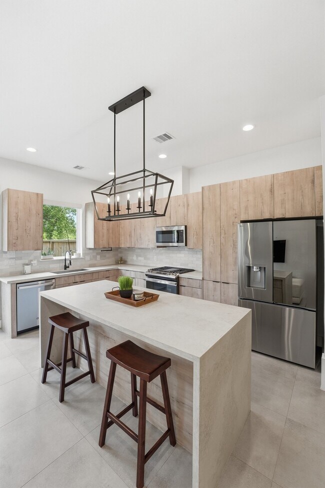 Building Photo - 6042 Cebra St