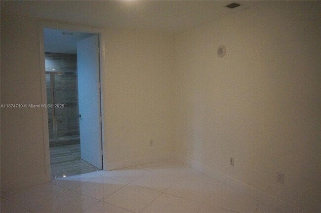 Building Photo - 15811 Collins Ave