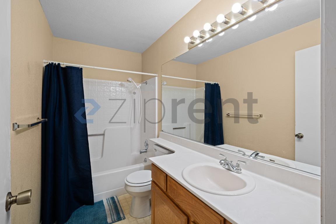 Building Photo - 1205 Silk Oak Dr