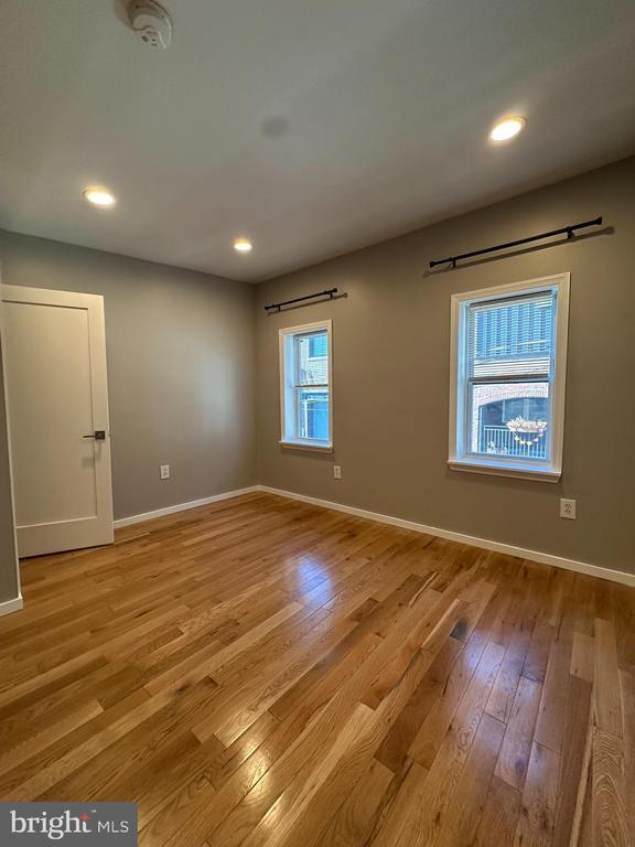 Building Photo - 2321 E Cabot St