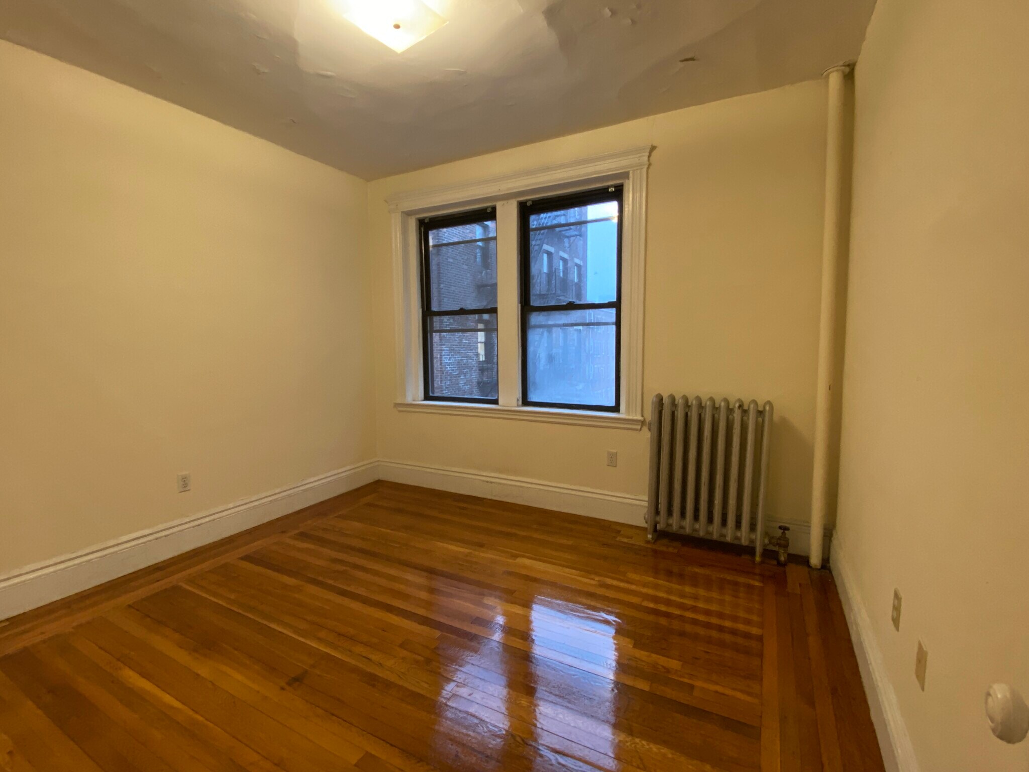 Building Photo - 468 Park Dr