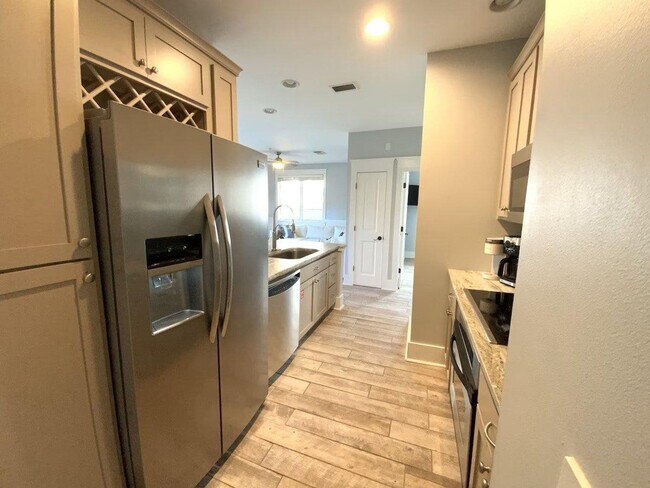 Building Photo - 122 Georgetown Ave