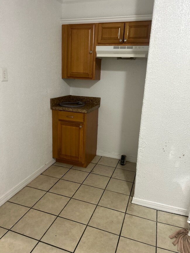 Building Photo - 408 S Foster Dr