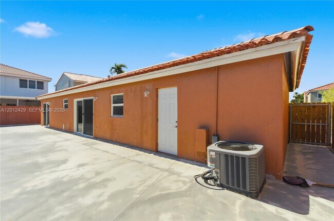 Building Photo - 164 NW 85th Ct