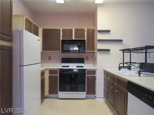 Building Photo - 855 N Stephanie St