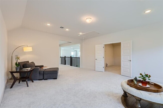 Building Photo - 704 Palamos Dr