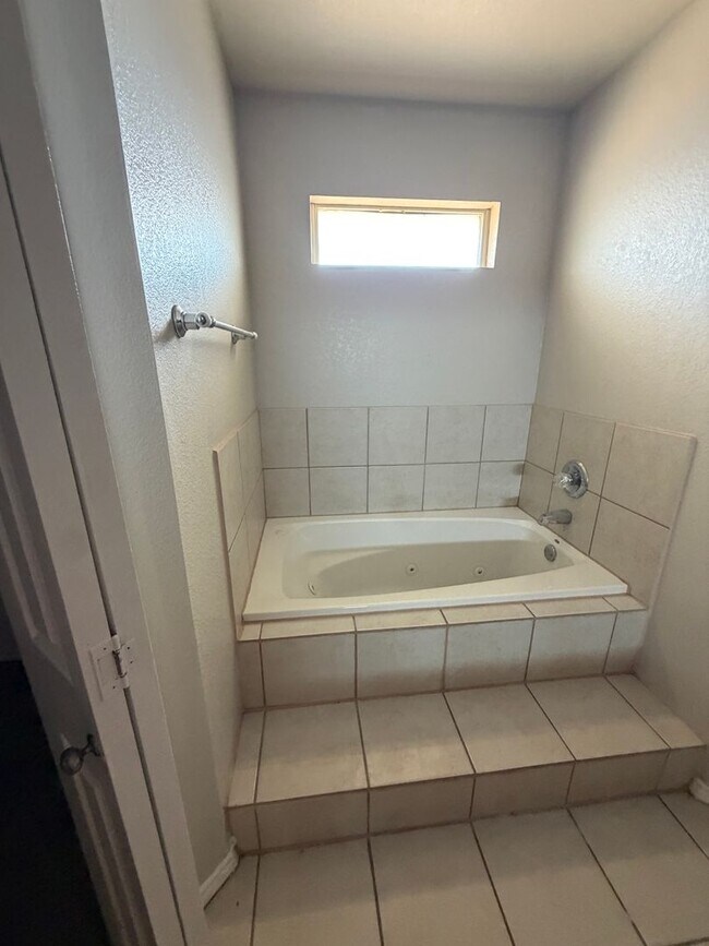 Building Photo - 4407 Trevino St