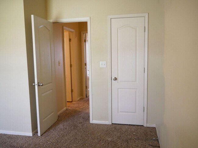 Building Photo - 119 Pine Meadows Cir