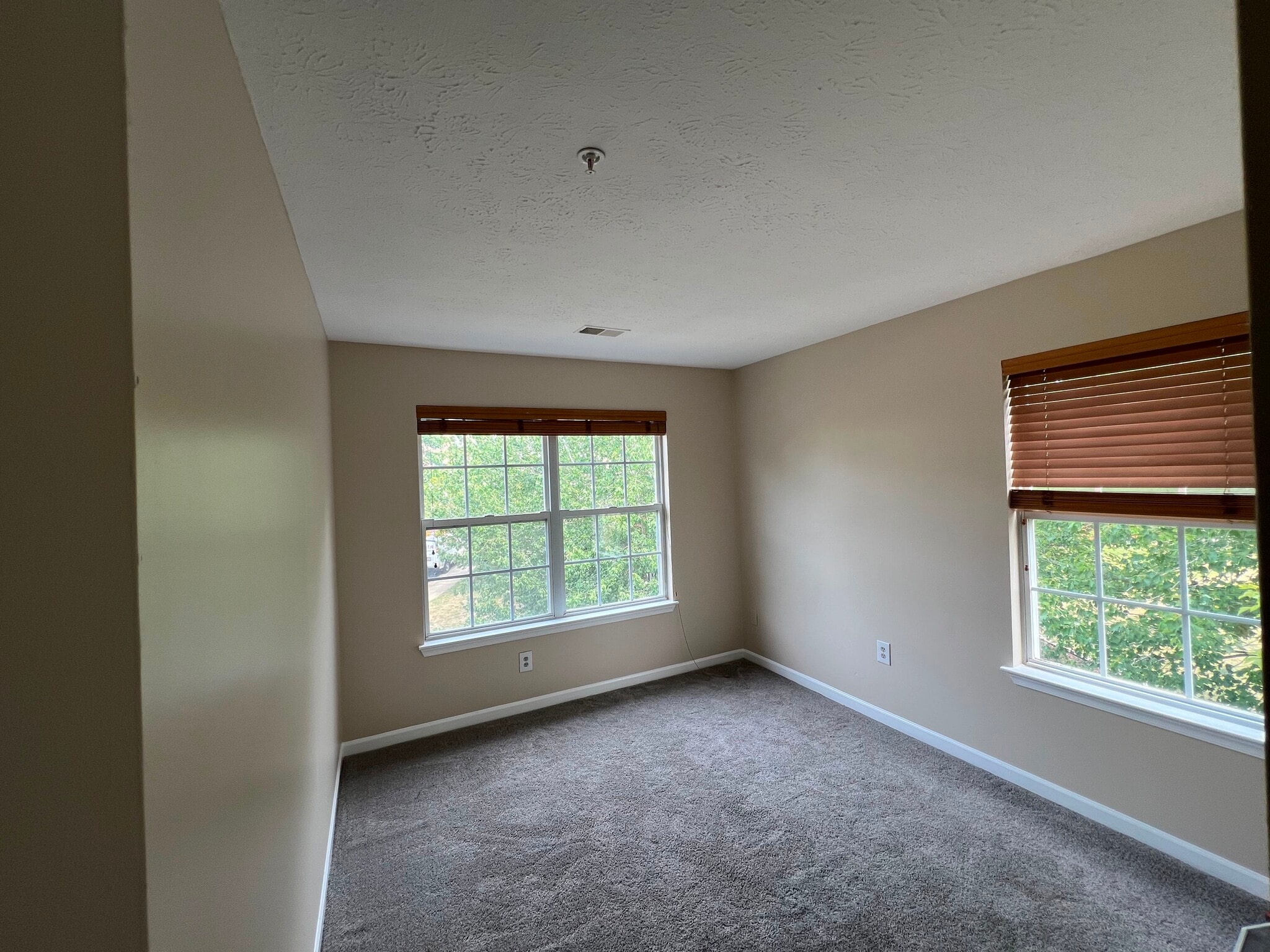 Building Photo - 2495 Deerfield Ln