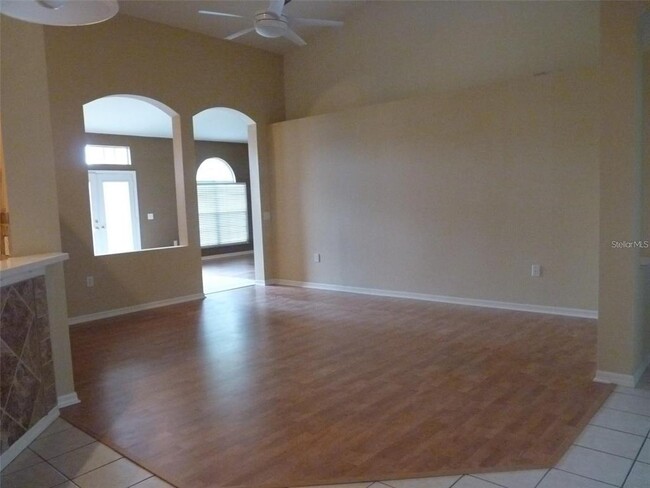 Building Photo - 10154 Whisper Pointe Dr